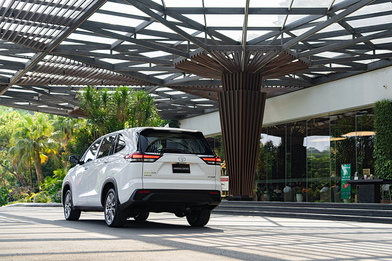 INNOVA CROSS HEV